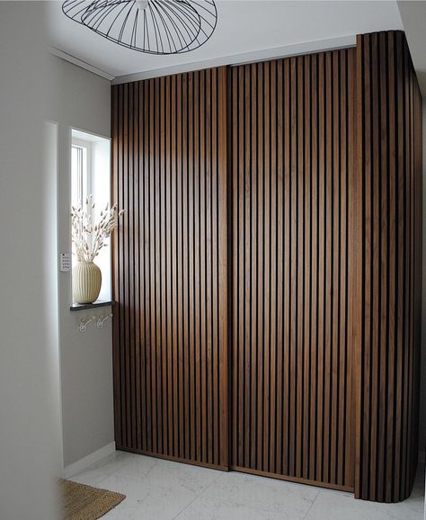 Modern Closet Doors Sliding, Second Bedroom Ideas, Wood On Wall, Wood Sliding Closet Doors, Modern Closet Doors, Japandi House, Wooden Sliding Doors, Wardrobe Door Designs, Garage Door Design