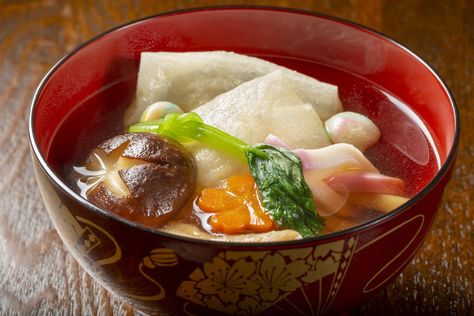 What Is Ozoni? All About This Traditional Japanese New Year's Food Ozoni Soup, Ozoni Recipe, Japanese New Year Food, Japanese Rice Cake, New Years Food, Lucky Food, New Year Traditions, Red Carrot, New Year Food