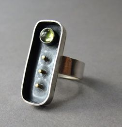 peridot Tube Setting, Brutalist Jewelry, Silversmithing Jewelry, Abstract Jewelry, Scandinavian Jewelry, Green Gem, Mens Rings Fashion, Jewellery Rings, Jewelry Design Inspiration