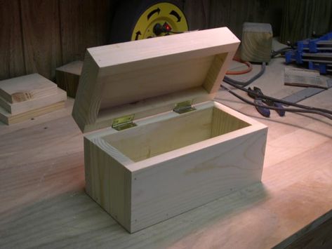 Wooden Box Plans, Small Easy Woodworking Projects, Wooden Box Diy, Small Wood Box, Wooden Box With Lid, Small Wooden Boxes, American Flag Wood, Handmade Wooden Boxes, Small Woodworking Projects