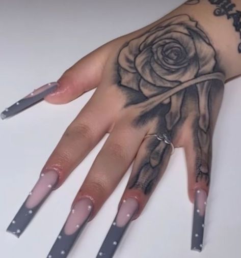 Finger Cover Up Tattoos For Women, Simple Hand Tattoos For Women, Full Hand Tattoos For Women Unique, Chicana Tattoos For Women, Chicana Tattoos, Hand Tattoo Cover Up, Chicana Art, Simple Hand Tattoos, Cover Up Tattoos For Women