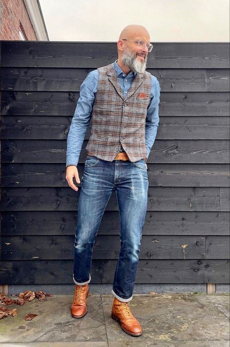 Jeans And Vest Outfit For Men, Fashion After 50, Stylish Outfits For Men, Rock Style Men, Bald Men Style, Older Mens Fashion, Mens Vest Fashion, Men Over 50, Mens Fashion Blazer