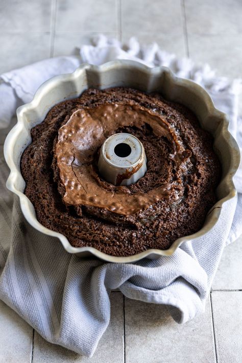 Brownie Bundt Cake, Easy Bundt Cake Recipes, Fudgy Cake, Easy Brownie, Easy Bundt Cake, Chocolate Brownie Cake, Cake Form, Brownie Frosting, Cake From Scratch