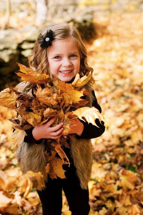 Kids Fall Picture Ideas, Outdoor Photoshoot Ideas For Kids, Fall Picture Ideas For Family, Wedding Venues New Jersey, Family Fall Photos, Fall Photoshoot Family, Middletown New York, Nyc Family, Photo Halloween