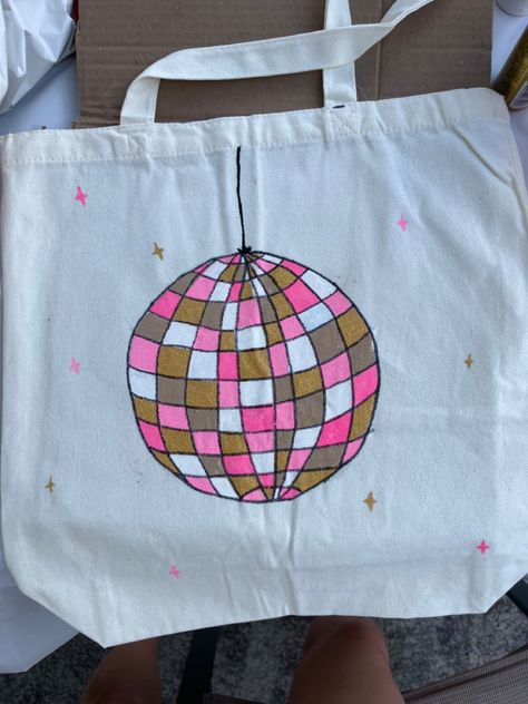 Sorority Tote Bags Painted, Painting Ideas On Canvas Bag, Simple Tote Bag Painting, Paint Tote Bag Ideas Easy, Diy Painted Tote Bag Ideas, Toat Bags Design, Toat Bag Painting, Painting Tote Bags Ideas, Cute Tote Bag Design Paint