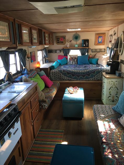 Remodeled Boho Travel Trailer Travel Trailer Interior, Small Travel Trailers, Kombi Home, Trailer Interior, Diy Camper Remodel, Rv Makeover, Travel Trailer Remodel, Van Life Diy, Camper Makeover