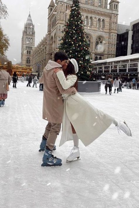 Looking for cute ice skating date outfits? Check this post for the best ice skating date tips and outfit ideas to add sparks to your date! Couples Winter Aesthetic, Boyfriend Christmas Pictures, Ice Skating Couple Aesthetic, Cute Ice Skating Outfit Date, Ice Skating With Boyfriend, Christmas Date Aesthetic, Christmas Photo Couple, Cute Couple Christmas Pictures, Ice Skating Outfit Date