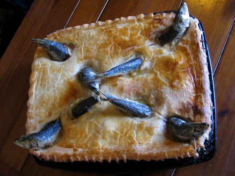 Stargazy pie is an odd-looking invention—a dish where fish gaze up at the sky from a buttery crust—but it's more, too. It's said to be born of famine. Stargazey Pie, Roly Poly Pudding, British Foods, Toad In The Hole, Gross Food, Fish Pie, Boozy Desserts, Christmas Dishes, Irish Recipes