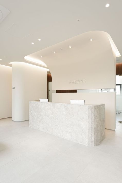 Dental Design Interior, Healthcare Interior Design, Dental Office Design Interiors, Spa Interior Design, Reception Desk Design, Hospital Interior, Clinic Interior Design, Spa Interior, Dental Office Design