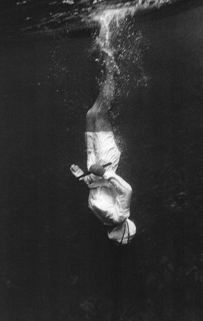 Uraguchi Kusukazu, Ama diver, Japan 1981. Japanese Pearls, Underwater Art, Japanese People, Famous Photographers, Female Photographers, Jolie Photo, Lifestyle Photography, Diver, Famous People