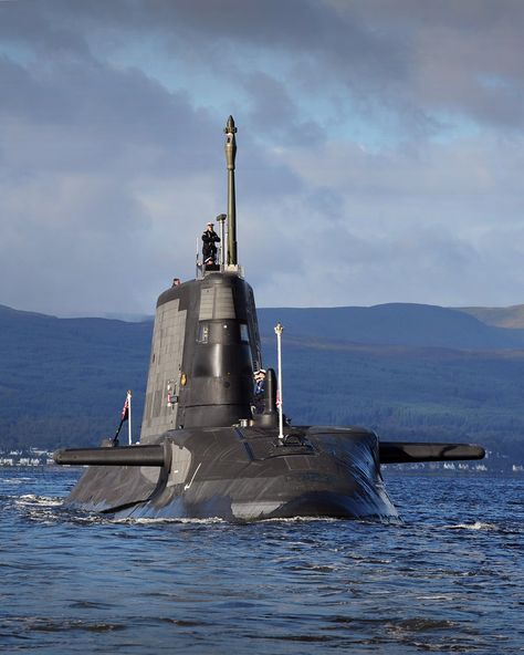 HMS Ambush arrives at Faslane Naval Base Female Officer, Royal Navy Submarine, Navy Aviation, Navy Submarine, Nuclear Submarine, Us Navy Ships, Military Airplane, New Aircraft, Navy Military