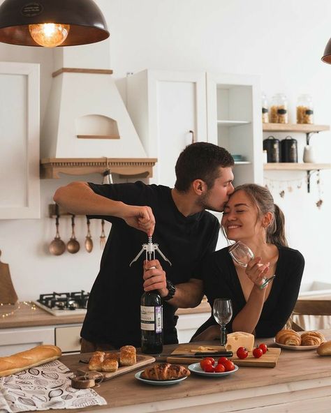 Kitchen Engagement Shoot, Kitchen Engagement Photos, Food Engagement Photos, Couples Cooking Together, Baking Photoshoot, Wedding Fotos, Couple Laughing, Home Photo Shoots, Luxury Couple