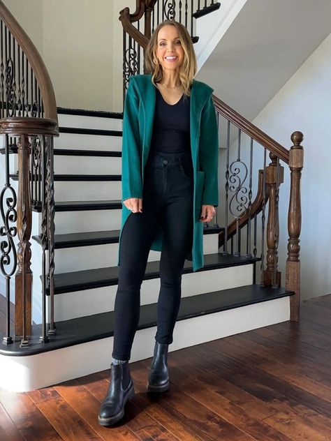 Cute Coatigan Outfits (4 Ways to Wear It) - Merrick's Art Merricks Art Chelsea Boots, Long Chelsea Boots Outfit, How To Wear Black Chelsea Boots, Chelsea Boots Work Outfit, Black Chelsea Boots Outfit Women, What To Wear With Chelsea Boots, Chelsea Boots Women Outfit, Coatigan Outfit, Black Chelsea Boots Outfit