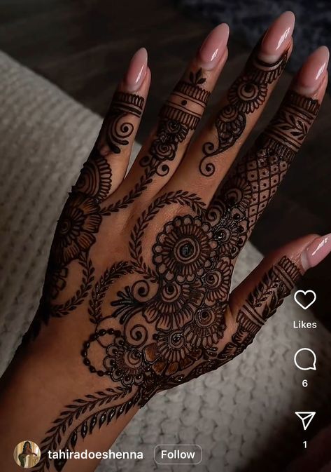 Celebrate your unique style with stunning henna tattoo designs. These intricate patterns range from traditional motifs to modern interpretations, ensuring a perfect fit for any occasion. Whether for weddings, special events, or casual wear, these henna tattoos add a touch of elegance and cultural heritage. Let your hands tell a story with these beautiful designs. #simplemehndi #hennadesign #stylishhenna #henna #easymehndi #mehndidesigns #mehndicorner #easymehndi Henna Cover Up Tattoo, Ethiopian Henna, Henna Foot Designs, Henna Designs Arm, Cute Henna Designs, Cute Henna Tattoos, Henna Style Tattoos, Jagua Henna, Pretty Henna