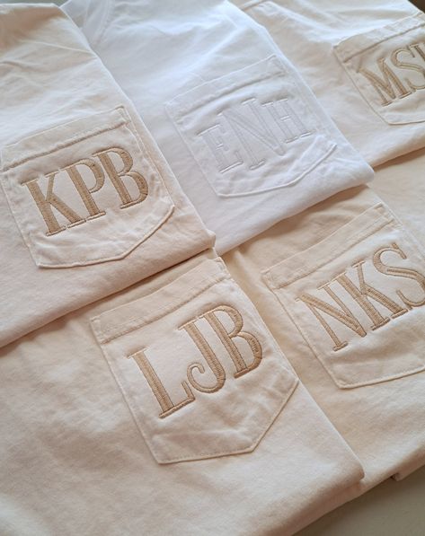 Monogram Comfort Colors Pocket t-shirts are the perfect gift for your bridesmaids! Use these shirts in your bridal party proposal, bridesmaid gifts and they make super cute shirts to get ready in for your wedding day! Choose colors that perfectly coordinate with your wedding colors. We offer a Group Discount when ordering 3 or more! You may use code GROUP10 at checkout for a 10% discount ~Pockets Are Stitch Closed! ~ 100% Cotton ~ Garment-Dyed ~ UNISEX sizing ~ 6.1oz Heavy weight ~ Larger sizes Tshirts Oversized, Bridesmaid Get Ready Outfit, Bridesmaid Diy, Bachelorette Tshirts, Unique Bridesmaid, Bridesmaid Getting Ready, Shirts Cute, Bridesmaid Gift Boxes, Bridesmaid Shirts