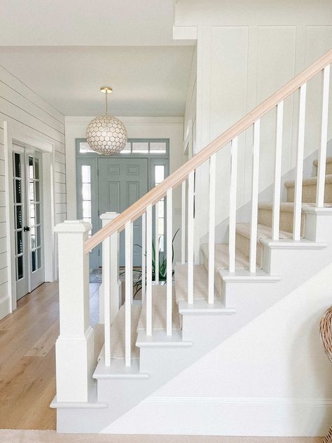 Benjamin Moore White Dove: Why is it so Popular? White Dove Interior Walls, White Dove Benjamin Moore Exterior, Interior Paint Sherwin Williams, White Dove Benjamin Moore Walls, Paint Colors With White Trim, White Dove Paint Color, Dove Paint Color, White Dove Paint, Bm White Dove