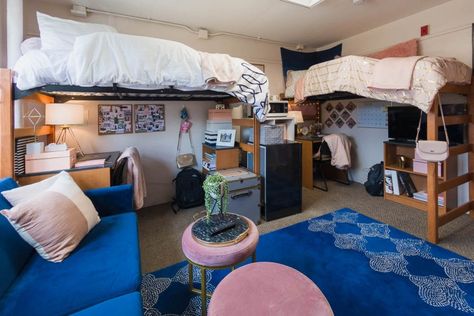 4 Person Dorm Room Layout, Dorm Room Layouts Double Lofted, Three Person Dorm Room Layout, Double Dorm Room Ideas Layout, College Dorm Room Ideas 2 People, 3 Person Dorm Room Layout, Cozy College Bedroom, Dorm Room Set Up Layout, Dorm Set Up Layout