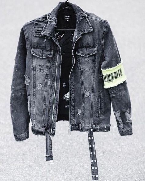 Biker Denim Jacket, Jeans Custom, Diy Denim Jacket, Biker Denim, Streetwear Jackets, Big Men Fashion, Mens Trendy Outfits, Jackets Men Fashion, Denim Diy