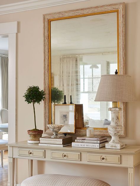 Your Complete List of Entryway Essentials Sideboard Styling, Small Console Tables, New England Home, Swedish Decor, Console Table Styling, Design Homes, Swedish Style, New England Homes, Home Magazine