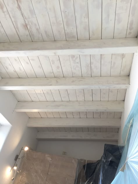 Wooden Ceiling White, White Wash Ceiling, Painted Wood Ceiling, Stained Beam, Wood Walls Bedroom, Barn Conversion Interiors, White Wash Walls, Covering Popcorn Ceiling, Hot Tub Room