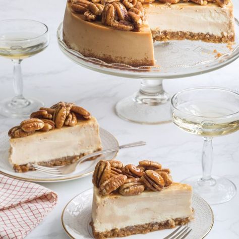 Praline Cheesecake, Cheesecake Ingredients, Caramel Apple Cheesecake, Caramel Recipes Sauce, Louisiana Recipes, Toasted Pecans, Graham Cracker Crumbs, Graham Cracker, Caramel Sauce