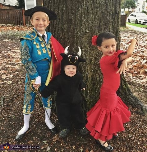 Flamenco Dancer Costume, Family Themed Halloween Costumes, Matador Costume, Sibling Costume, Fashion Costume Halloween, Flamenco Costume, Twin Halloween, Flamenco Dancer, Dancer Costume