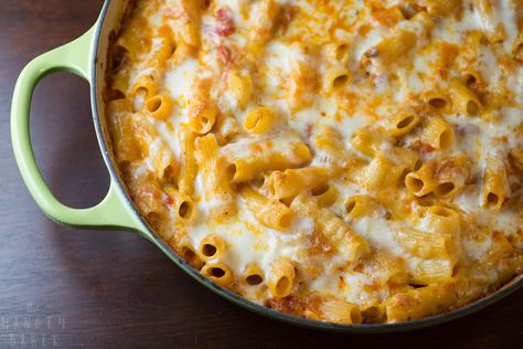 One Pot Baked Ziti - a hearty pasta dish recipe that's easy to make, the whole family will enjoy and has hardly any clean up! Perfect for a weeknight meal! Baked Ziti Dutch Oven, Pasta Dutch Oven Recipes, Dutch Oven Pasta, One Pot Baked Ziti, Ziti Recipe, Ziti Pasta, Ziti Recipes, Baked Ziti Recipe, Iron Recipes