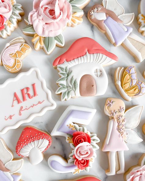 Audrey | Foxy baby shower for baby girl, Gianna 🦊 #sugarcookies #customsugarcookies #decoratedcookies #cookieart #royalicing #royalicingcookies… | Instagram Woodland Fairy Cookies, Fairy Cookies, Fairy Garden Birthday Party, Forest Party, Cookies Theme, Garden Party Birthday, Garden Birthday, Cookie Art, Baby Shower Woodland