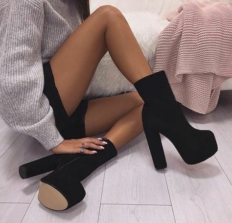 Lady Shop, Hak Tinggi, Cute Shoes Heels, Online Shopping Shoes, Shoes Store, Fancy Shoes, Aesthetic Shoes, Pretty Shoes, Dream Shoes