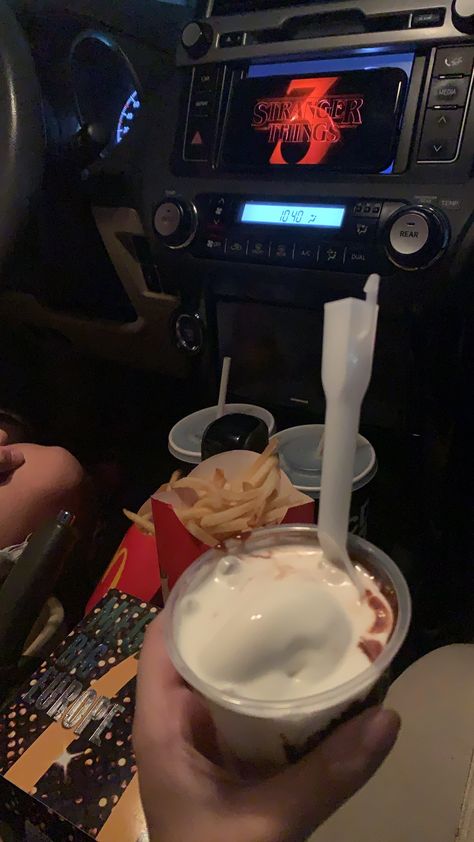 Macdonald Drive Thru, Movie In Car Date, Mcdonalds Date Aesthetic, Macdonald Fake Story, Late Night Mcdonalds Aesthetic, Date Night Snapchat, Date Night Fake Story, Car Date, Mcdonald's Aesthetic