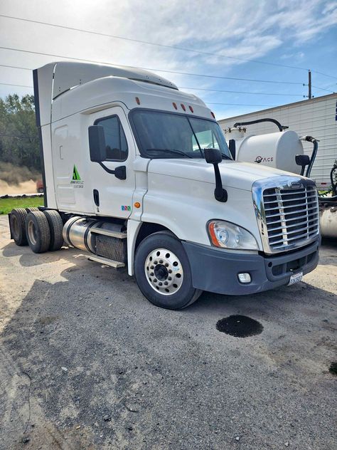 2015 Freightliner cascadia Freightliner Cascadia, Tires, Drive, Bed