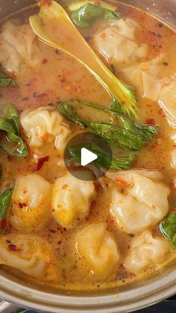 Spicy Wontons, Pork And Chive Dumplings, Dumpling Sauce, Wonton Soup Recipe, Miso Broth, Minced Chicken, Homemade Chinese Food, Won Ton, Bread Soup