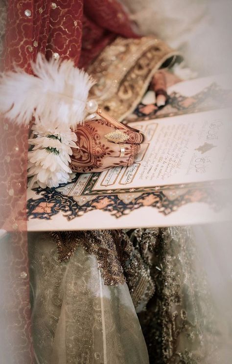 Nikkah Signing Pics, Weddings Couple Poses, Masjid Nikkah Aesthetic, Nikkah Vision Board, Nikkah Signature Pics, Nikah Photoshoot Ideas, Nikkah Photoshoot Ideas, Nikha Pic, Nikkah Pic