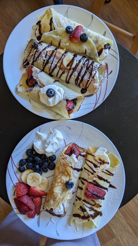 Crepe Topping Ideas, Breakfast Restaurant Aesthetic, Crepe Aesthetic, Crepes Aesthetic, Crepe Breakfast, Breakfast Crepe, Crepe Station, Fruit Crepes, Fruits Breakfast