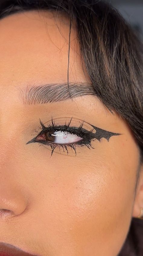 Batman Inspired Makeup, Batman Eyeliner, Batman Makeup, Batman Inspired, Makeup Inspiration, Eyeliner, Batman, Halloween, Makeup