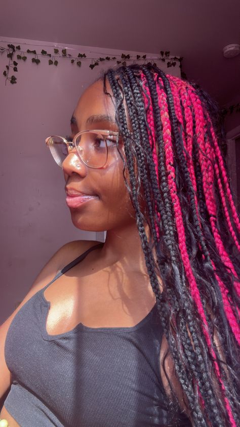 Pink skunk stripe black girl glasses natural hair boho braids hairstyle Pink Skunk Stripe Braids, Black And Pink Boho Braids, Skunk Stripe Boho Braids, Pink And Black Braids With Beads, Pink And Black Boho Braids, Pink Boho Braids, Natural Hair Boho Braids, Black And Pink Braids, Skunk Stripe Braids