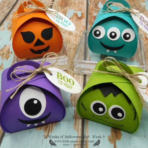 Halloween Treat Holders, Karen Robinson, Dulces Halloween, Halloween Treat Boxes, Halloween Paper Crafts, Fun Projects For Kids, Treat Holders, Cricut Halloween, Halloween Treat Bags