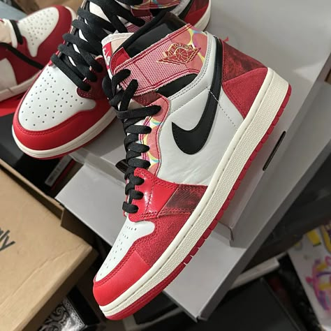 Jordan 1 Into The Spiderverse, Across The Spider Verse Jordan 1, Spiderman Air Jordan, Spider Man Sneakers, Spiderman Across The Spider Verse Outfit, Jordan 1 Spider Verse, Spider Man Jordan 1s, Aj1 Spiderman, Miles Morales Jordans