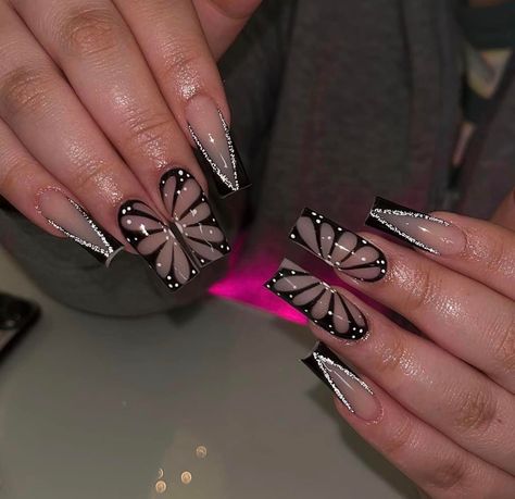 Nails Acrylic Black Butterfly, Black Nails Butterfly, Black And Silver Butterfly Nails, Black Nail With Butterflies, Black Nail Designs Coffin Butterfly, Black Nails With Silver Butterflies, Nail Art Papillon, Simple Acrylic Nails, Butterfly Nail