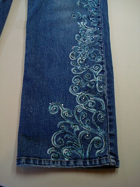 Bedazzle Jeans Diy, Jeans Design Ideas Diy, Embroidery Designs On Jeans Pants, Diy Jeans Design, Painted Jeans Designs, Lengthen Jeans Diy Ideas, Sharpie On Jeans, Jean Back Pocket Design, Embellished Jeans Diy