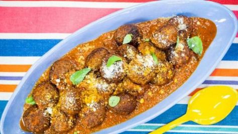 Jeff Mauro uses the slow cooker to make meatballs with a creamy sauce. College Homecoming, Vodka Sauce Recipe, Jeff Mauro, The Kitchen Food Network, Vodka Sauce, Italian Meatballs, Blue Curacao, Kitchen Food, Chicken Pot Pie