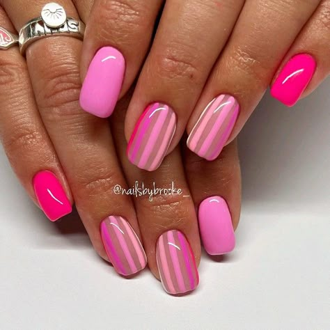 Electric Pink Nails, Summer Nails Daisy, Neon Pink Nail Designs, Neon Pink And Black Nails, Vibrant Pink Nails, Neon Pink Nail, Summer Chrome Nails, Foil Nail Designs, Neon Pink Nails