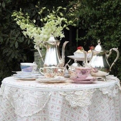 mad hatter aesthetic | alice in wonderland Lilian York, Heartslabyul Dorm, Venus Core, Tea Party Birthday Ideas, Wonderland Aesthetic, Alice In Wonderland Aesthetic, Lizzie Hearts, Alice In Wonderland Theme, Alice In Wonderland Tea Party