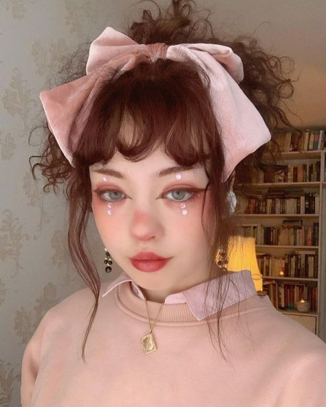 Harajuku Makeup Looks, Bunny Inspired Makeup, Cute Makeup Looks Kawaii, Bunny Pretty Makeup, Bunny Makeup Aesthetic, Sweet Makeup Look, Doll Makeup Aesthetic, Bunny Hairstyle, Dollcore Makeup