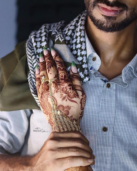 Yemeni Henna, Night Pics, Henna Night, Henna Party, Dp For Whatsapp, Best Islamic Quotes, Henna Tattoo Designs, Yemen, Wedding Poses