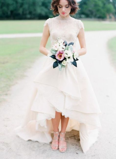 (via) 17 ALTERNATIVE WEDDING BOUQUETS FOR SASSY BRIDES Short Sleeve Bridal Gown, Wedding Dresses High Low, Short Sleeve Wedding Dress, High Neck Wedding Dress, Trendy Wedding Dresses, Bridal Musings, Traditional Wedding Dresses, Nontraditional Wedding, Lela Rose