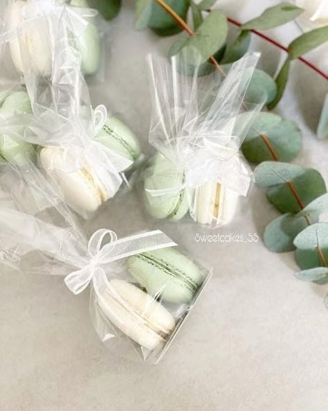 Wedding Macarons, Recuerdos Primera Comunion Ideas, Irregular Mirror, Wedding Planning Decor, Wedding Gifts For Guests, Personalized Wedding Favors, Guest Gifts, Future Wedding Plans, Wedding Gift Favors