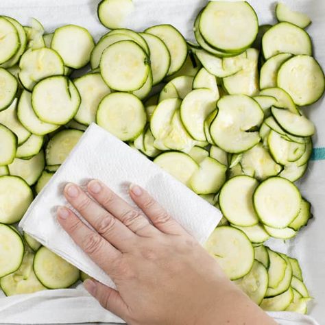 Zucchini In The Oven, Country Dinner, Cheesy Rice, How To Cook Zucchini, Zucchini Casserole, Bake Zucchini, Zucchini Squash, Zucchini Slice, Shredded Zucchini