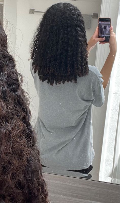 Healthy 3c Hair, Girls Curly Hair, Curly Hair Clean Girl, Curly Hair No Face, Short Curly 3c Hair, Curly Hair Back View, Curly Hair 4a, Round Curly Hair, Flat Curly Hair