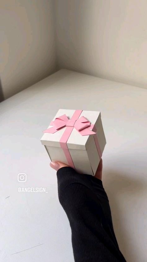 Box Diy Gift, Kraf Kertas, Diy Best Friend Gifts, Personalised Gifts Diy, Handmade Gifts Diy, Book Crafts Diy, Instruções Origami, Birthday Gifts For Boyfriend Diy, Diy Birthday Gifts For Friends